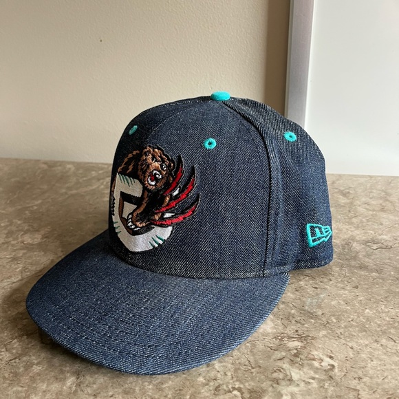 New Vancouver Grizzlies Hat - Picture 3 of 5
